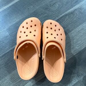 peach Crocs